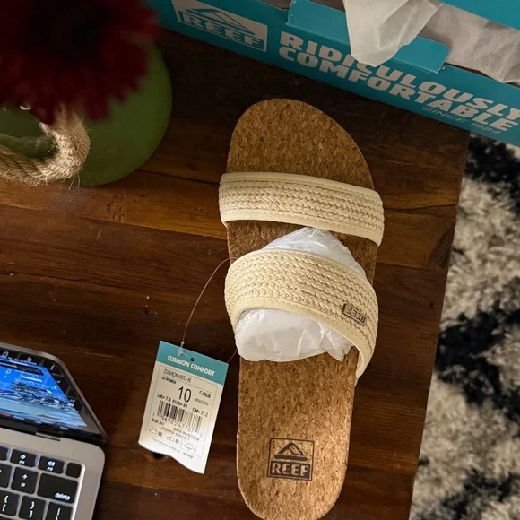 Brand new Reef Cushion Vista Hi Vintage Raffia sandals – never worn - Picture 7 of 7